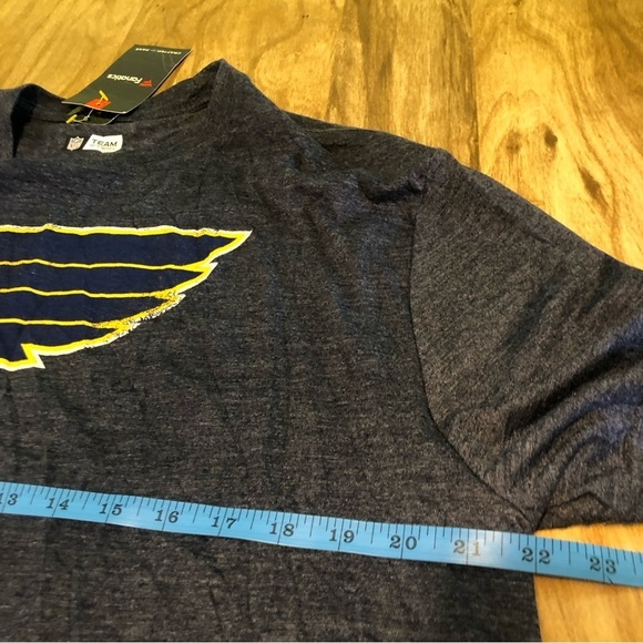 NWT Fanatics NHL Team Apparel St Louis Blues Distressed Tee Mens Blue Tshirt XL - Picture 7 of 9